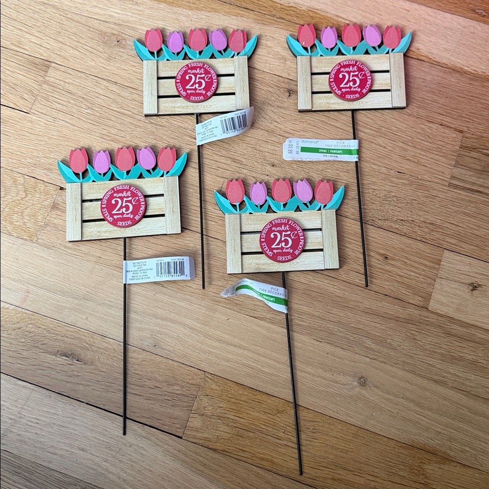 NWT Bundle of 4 “Spring Fresh Flower” Wood Decor Signs 🌷